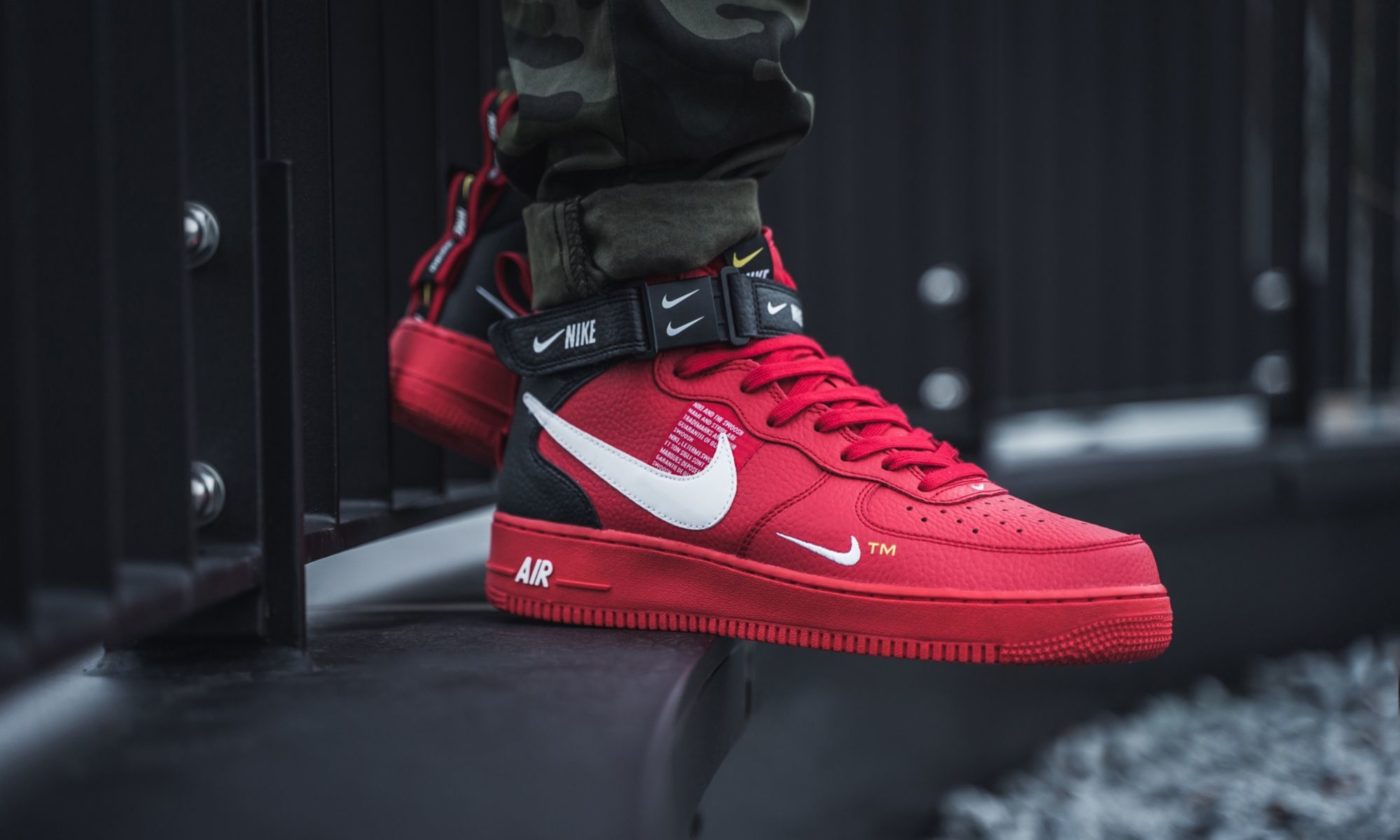 Nike air force rotes cheap nike zeichen